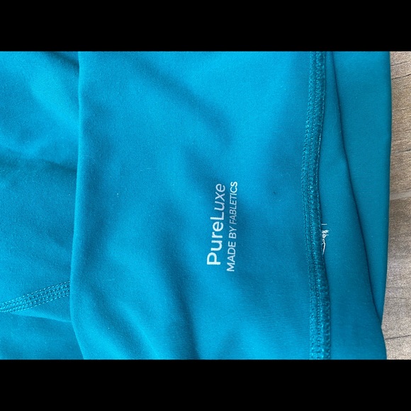 Fabletics turquoise pure luxe leggings. Fits a size small - Picture 3 of 3